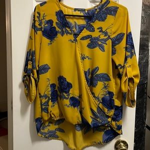 West Kei •Floral blouse, size Small.